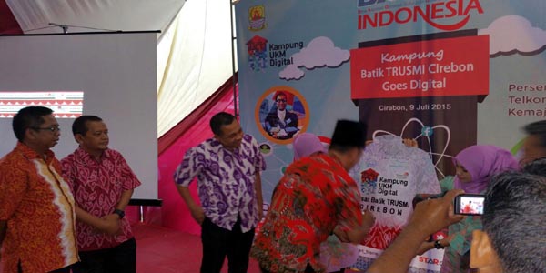 Telkom Hadirkan Kampung UKM Digital di Pasar Batik Trusmi Cirebon