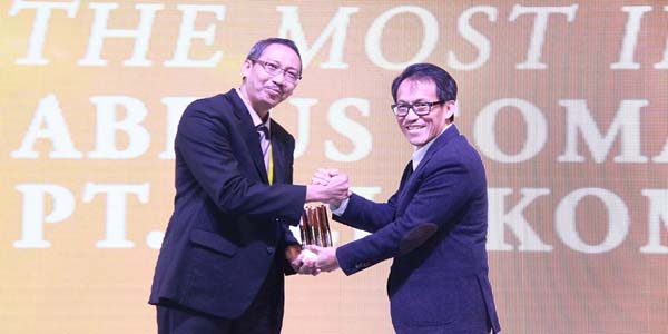 Direktur NITS Telkom Raih Most Influential Chief Information Officer