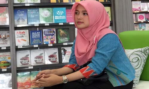 Berkat Internet, Hijaber ini Sukses Berbisnis Batik