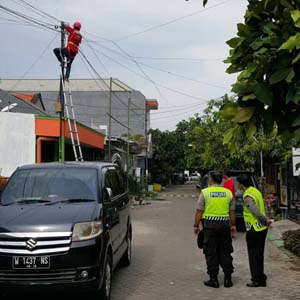 Telkom Libatkan Penegak Hukum Tertibkan Kabel Liar di Tiang Telepon