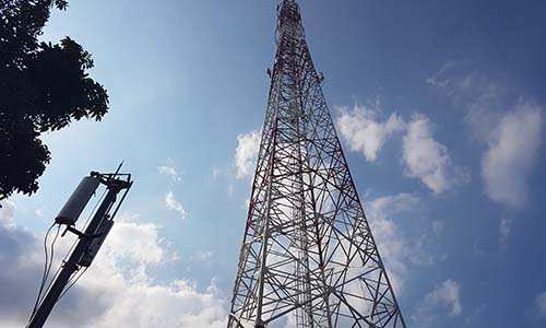 Telkom lirik ribuan menara milik Indosat