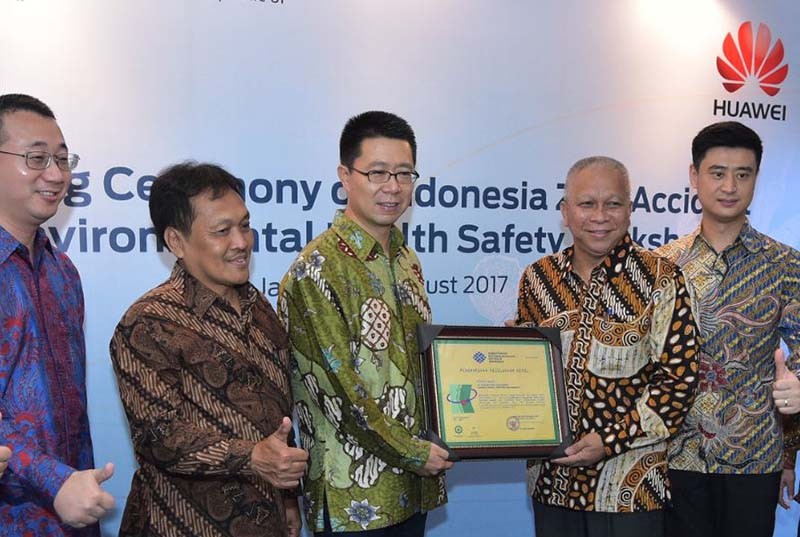 Huawei terima Zero Accident Award 2017