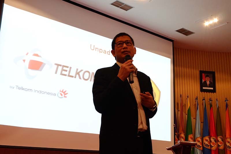 Gaya Direktur HCM Telkomsel merayu milenial  