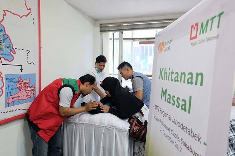 Telkomsel gelar khitanan massal di Sukabumi