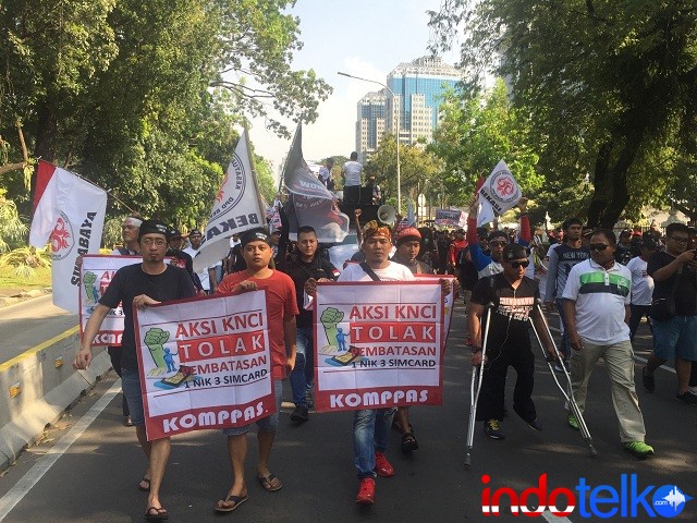 Para peserta aksi KNCI menuju Istana Negara