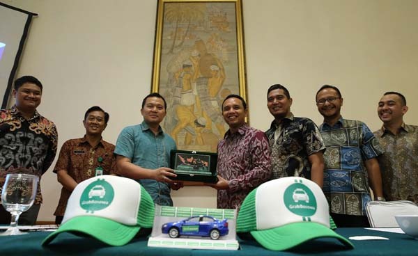 Grab aliansi dengan Bosowa Taksi di Makassar