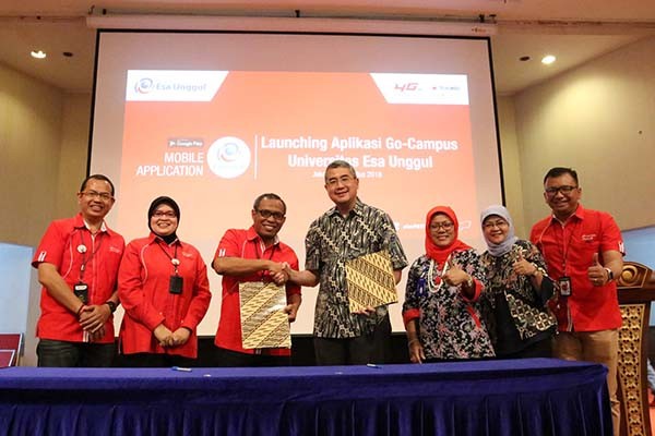 Telkomsel digitalisasi Kampus Esa Unggul