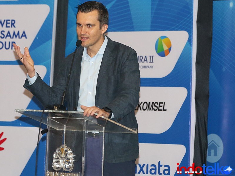 Chief Enterprise Officer PT. XL Axiata Bapak Kirill Mankovski