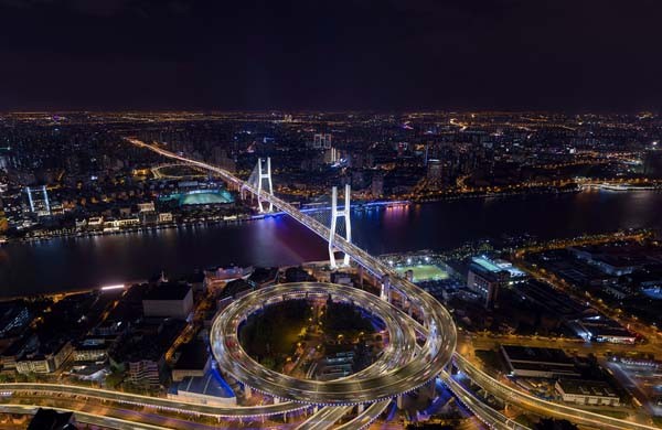 Teknologi Signify bikin Shanghai indah di malam hari