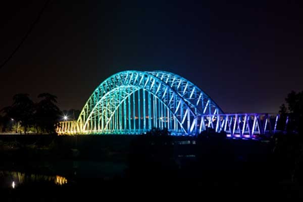 Signify beri warna modern bagi jembatan di Indonesia
