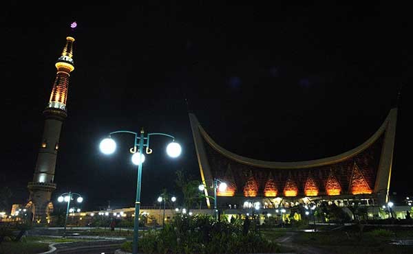 Signify dukung pencahayaan Masjid Raya Padang