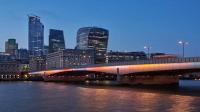 Signify akan menerangi 15 jembatan yang melintasi sungai Thames