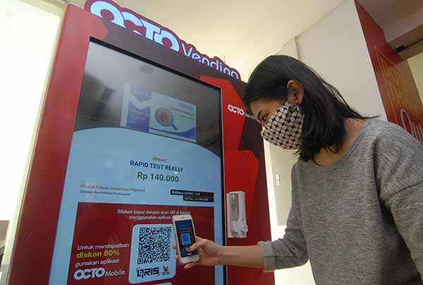 OCTO Vending CIMB Niaga sediakan masker dan alat kesehatan