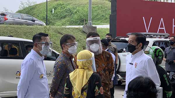 Presiden Jokowi kunjungi sentra vaksinasi Indonesia Bangkit