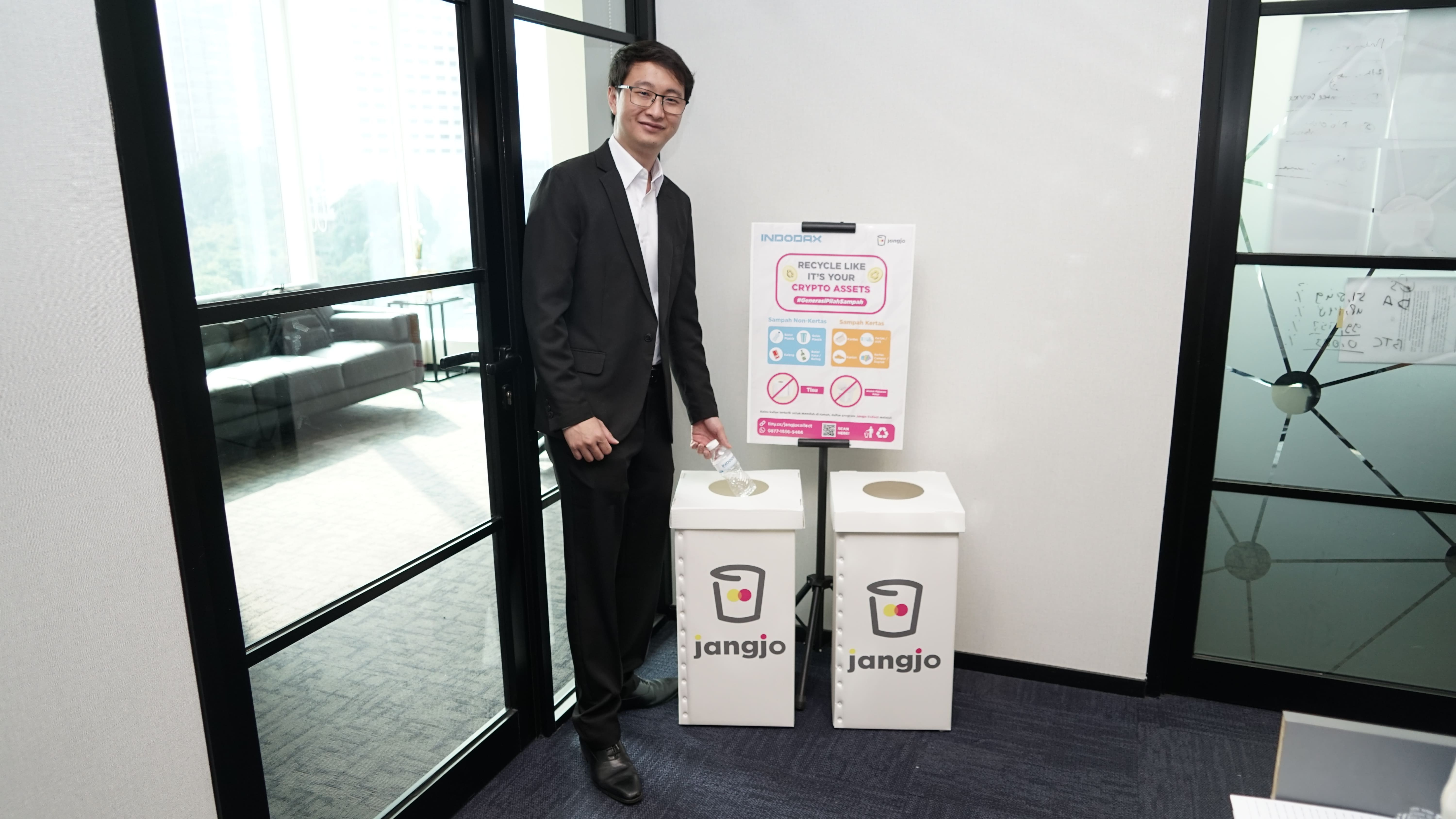 Indodax mulai ramah lingkungan, daur ulang sampah kantor