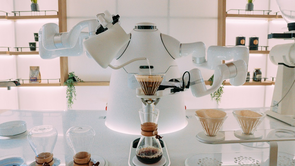 Ada robot barista di Otten Coffee, bisa racik kopi sendiri