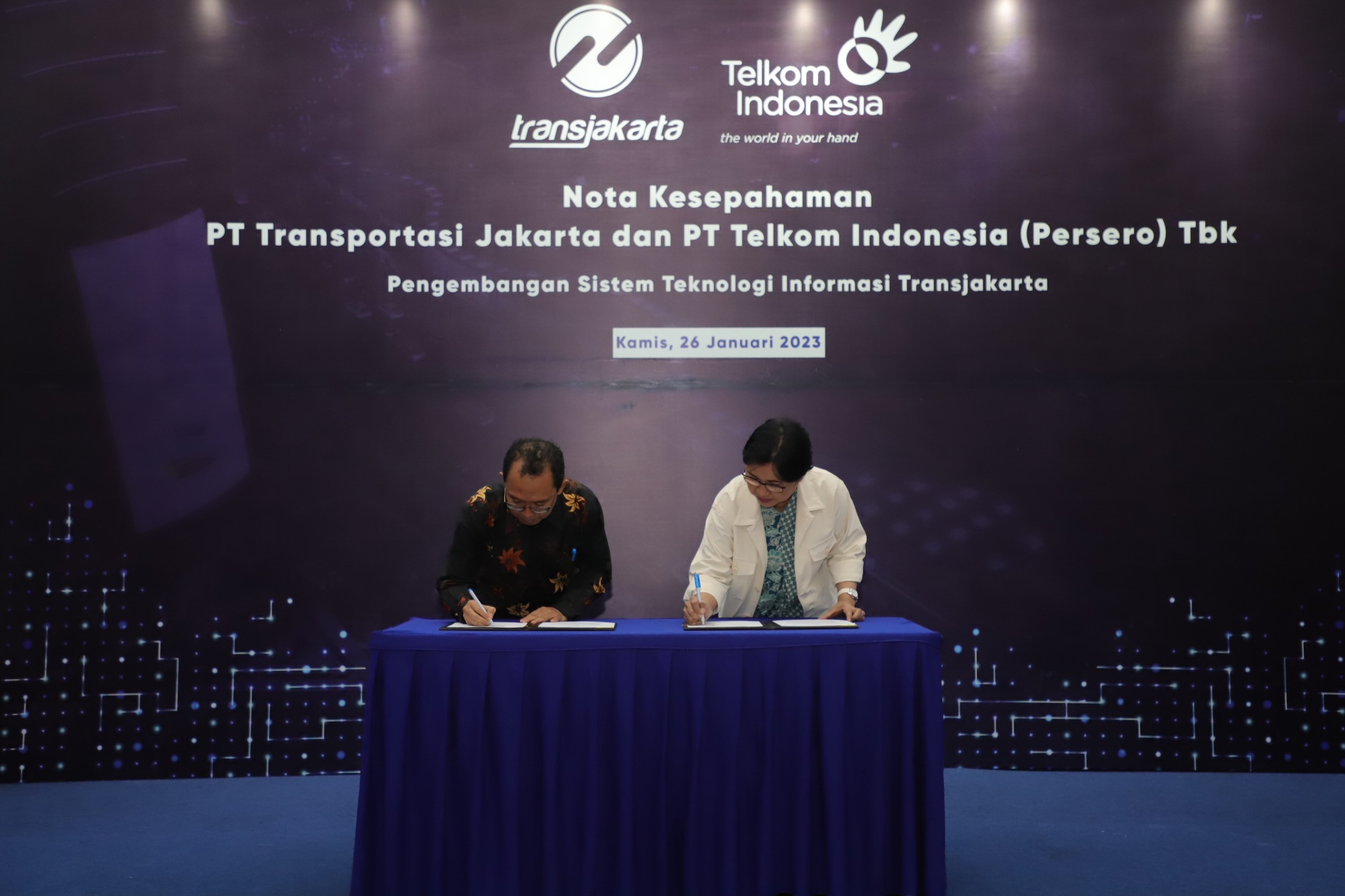 Kolaborasi Telkom dan Transjakarta kembangkan sistem TI