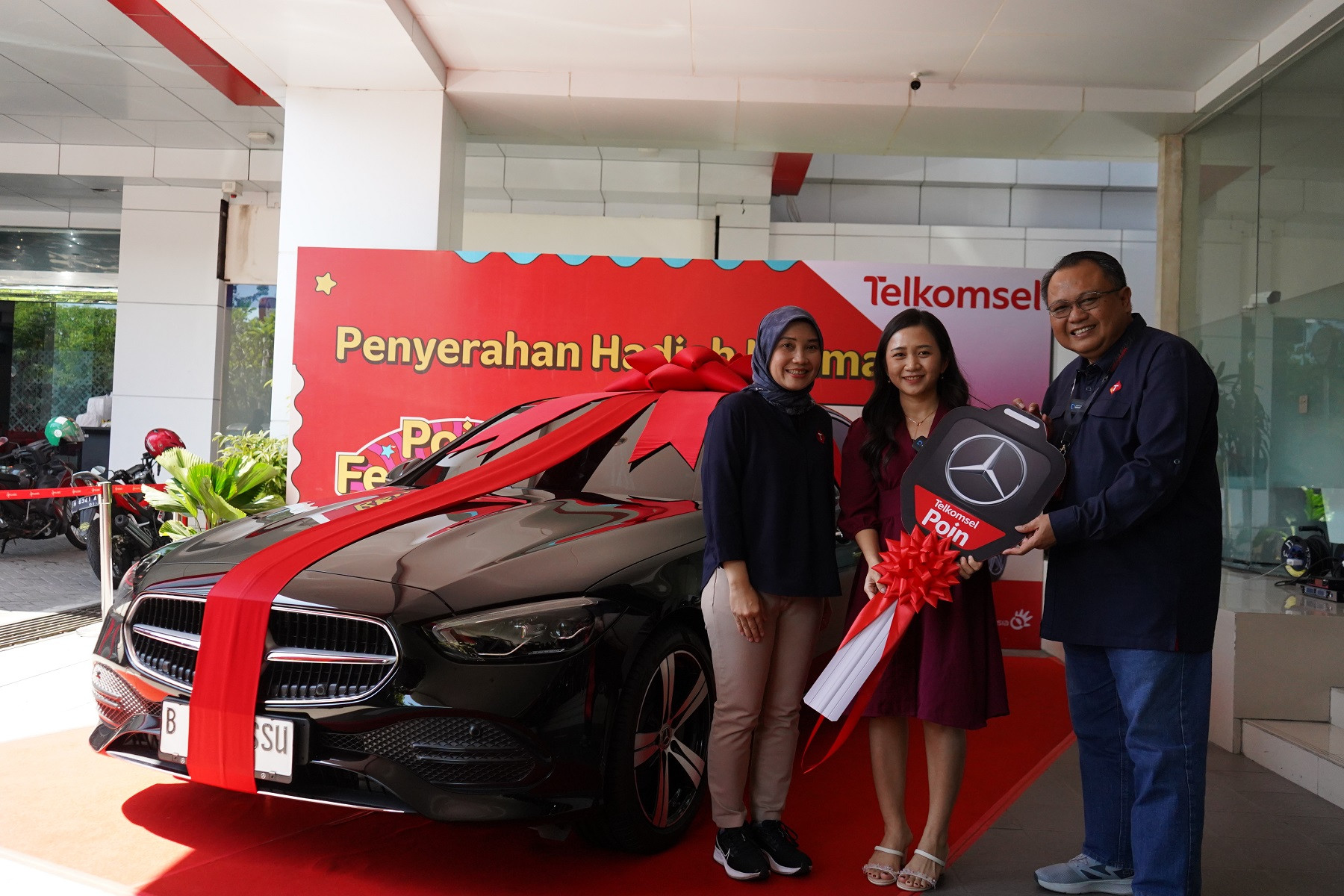 Ibu rumah tangga di Semarang raih mobil mewah dari Telkomsel Poin Festival 2022