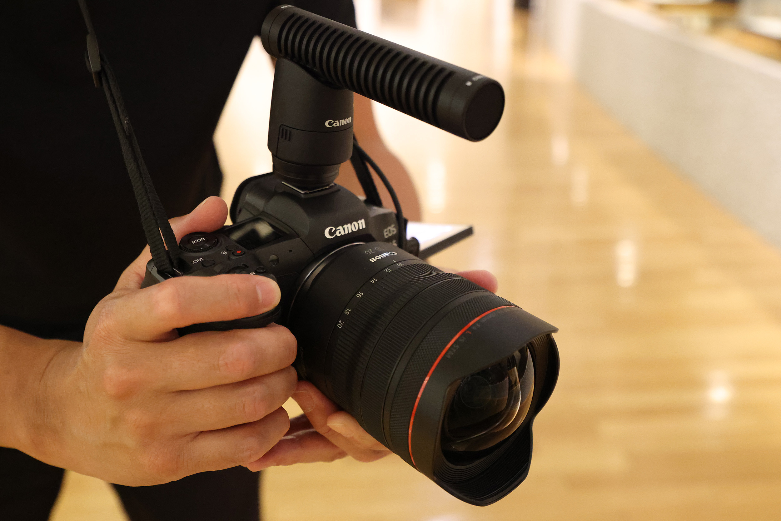 Datascrip tawarkan lensa Canon RF10-20mm f/4L IS STM