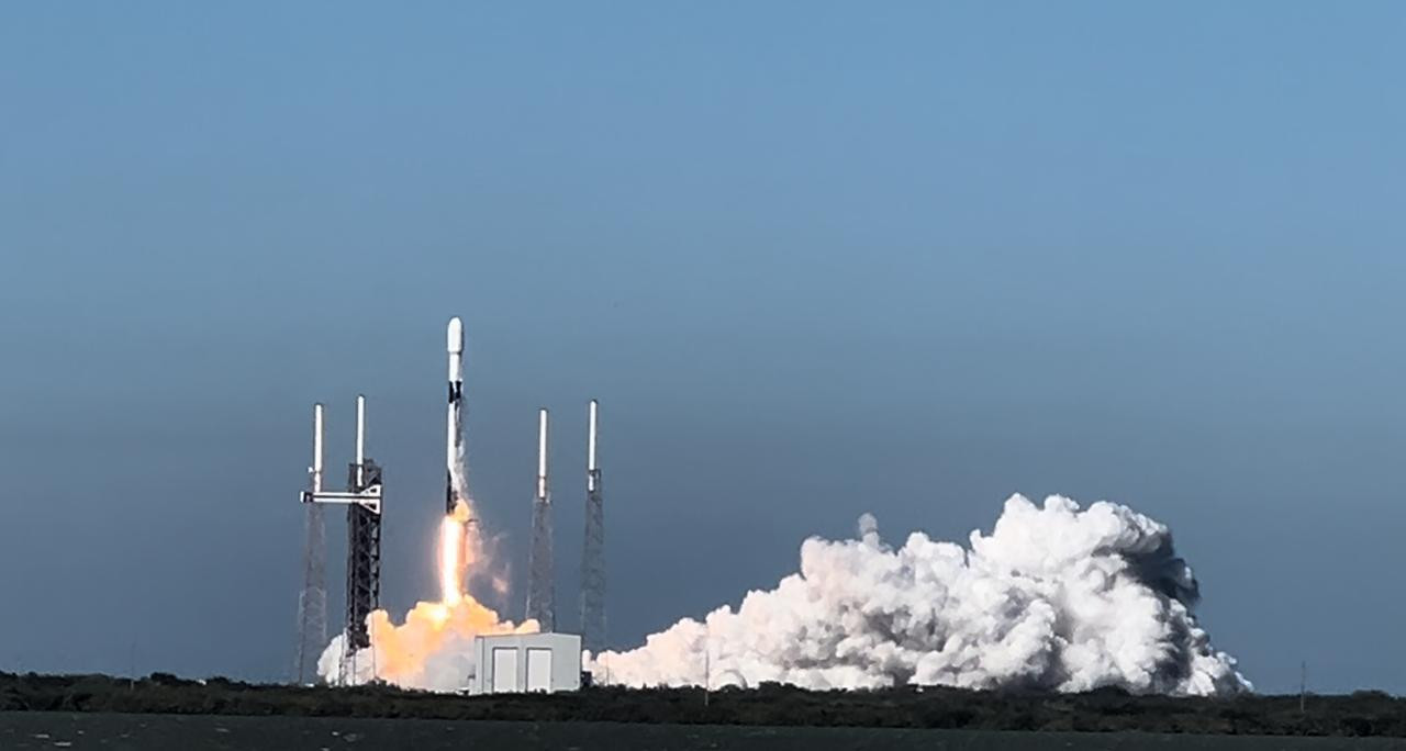 Detik-detik peluncuran Satelit Merah Putih 2