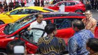 Kala Jokowi kunjungi booth MG di IIMS 2024