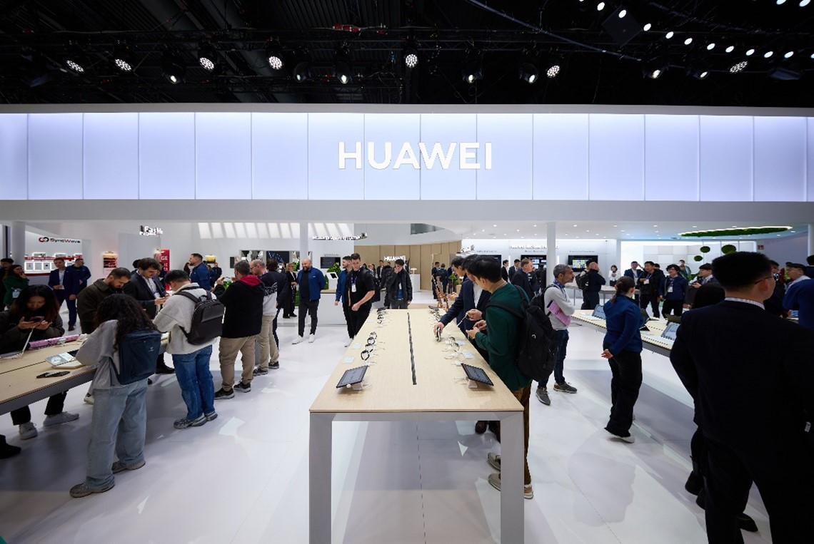 Di MWC 2024, Huawei pamer rangkaian produk Fashion-forward kelas atas