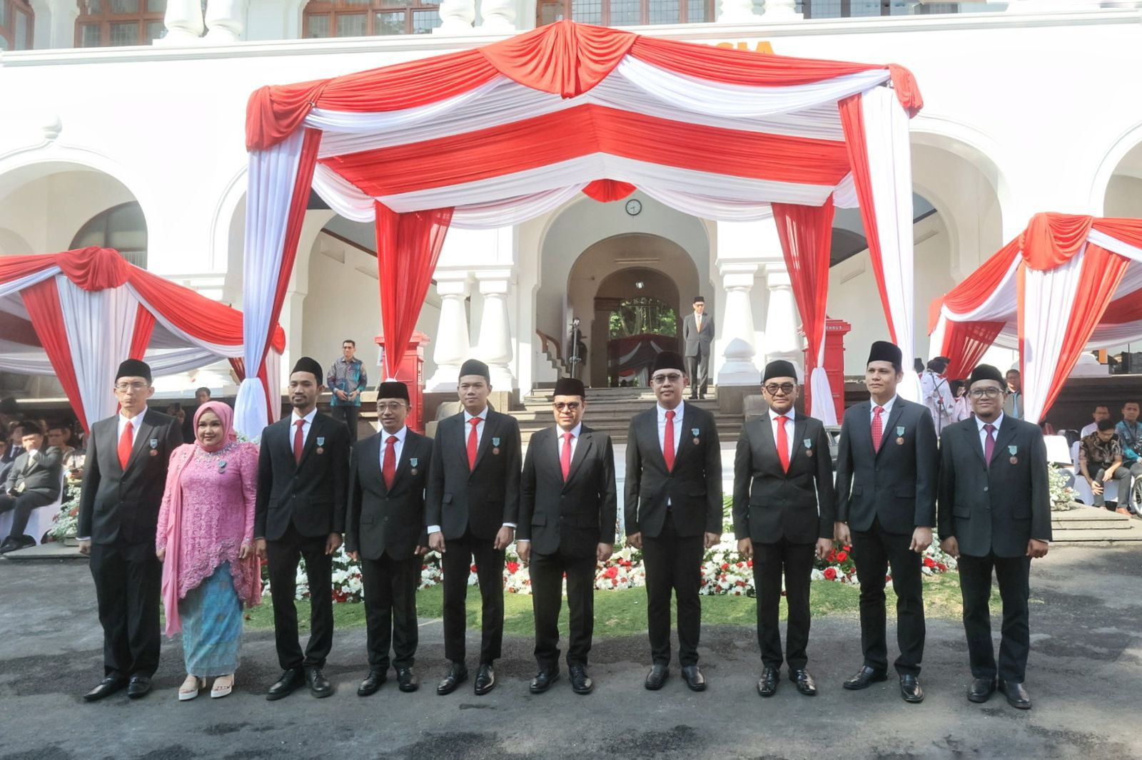 XL terima dua Satyalancana di Hari Bhakti Postel ke-79