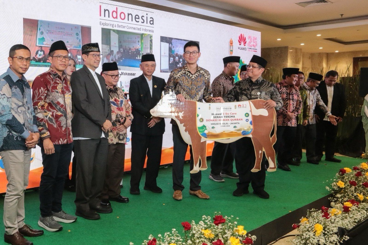 Huawei CSR Qurban 2025 salurkan 15 ekor sapi dan 60 ekor kambing