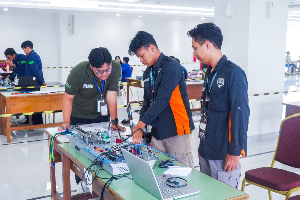 Schneider Electric dukung lagi kompetisi E-TIME 2025 Poltek Jakarta