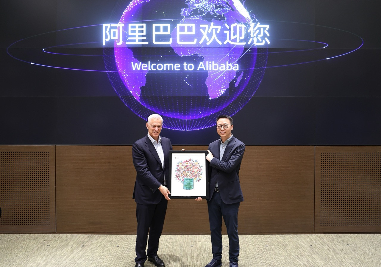 Standard Chartered Bank dan Alibaba Group percepat adopsi AI di sektor layanan keuangan