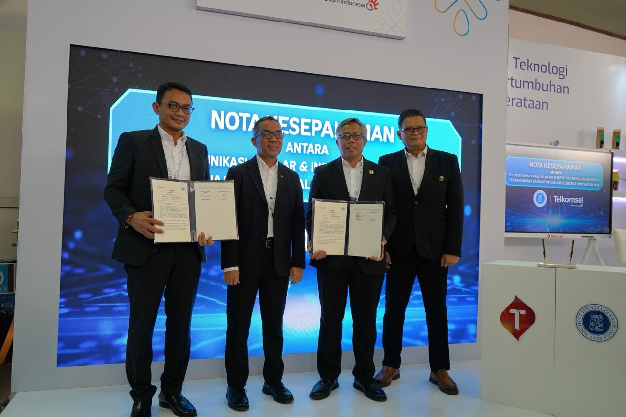 Telkomsel dan ITB hadirkan AI Innovation Hub di KSTI Indonesia 2025