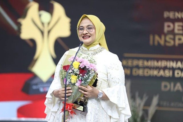 Dirut Telkom raih Wonder Mom Awards 2025