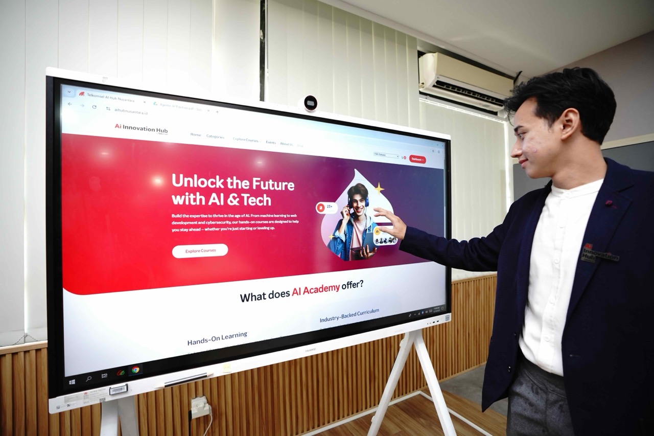 Telkomsel dan ITB resmikan AI Innovation Hub pertama di Indonesia