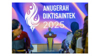 Kemdiktisaintek beri 572 anugerah Diktisaintek 2025