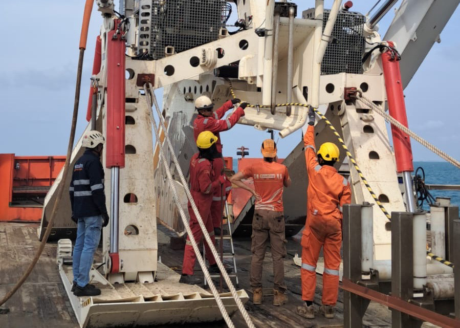 Triasmitra &amp Moratelindo mulai gelar kabel laut SKKL Rising 8