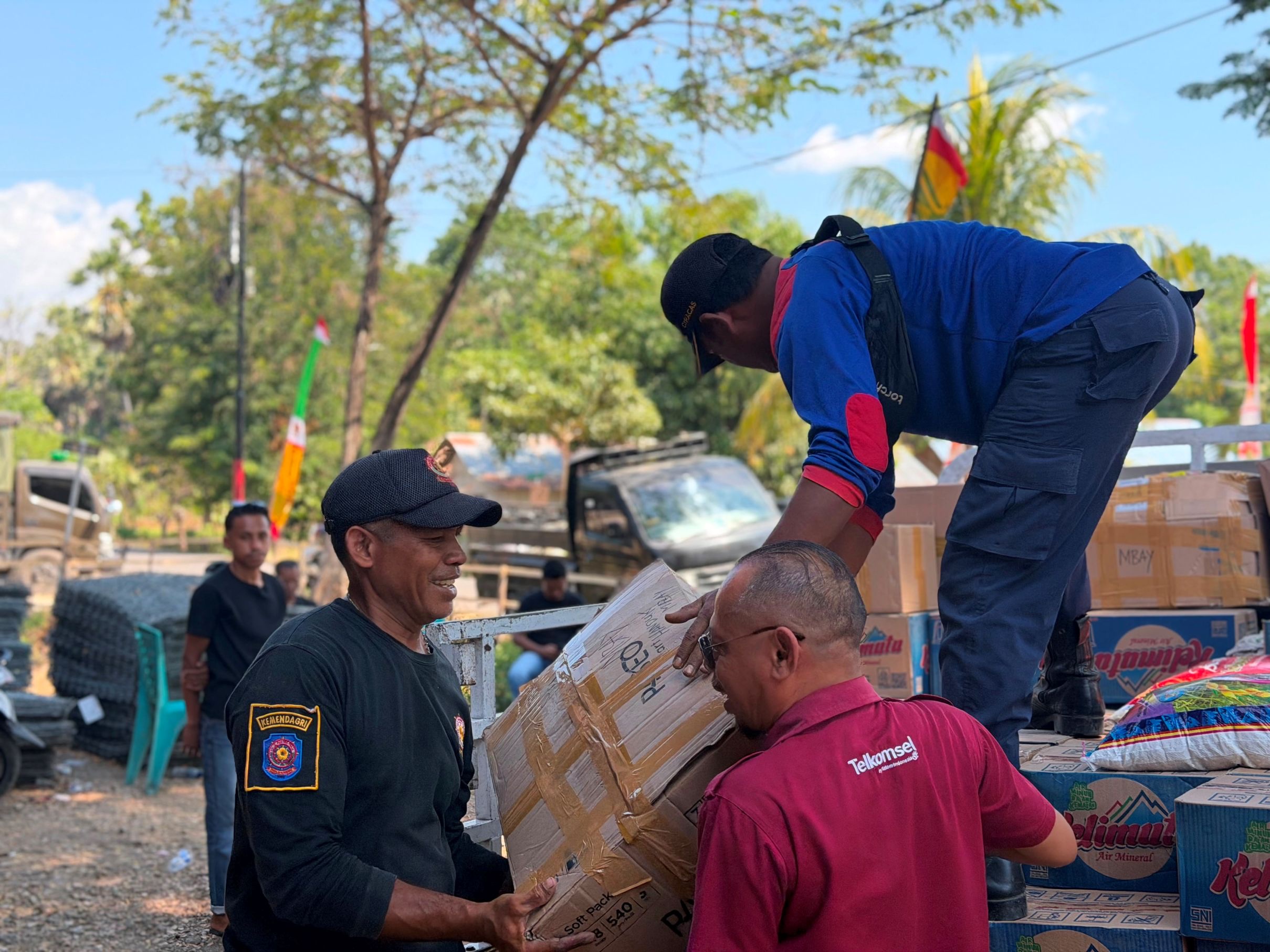 Dari konektivitas hingga bantuan kemanusiaan, Telkomsel dampingi pemulihan Flores