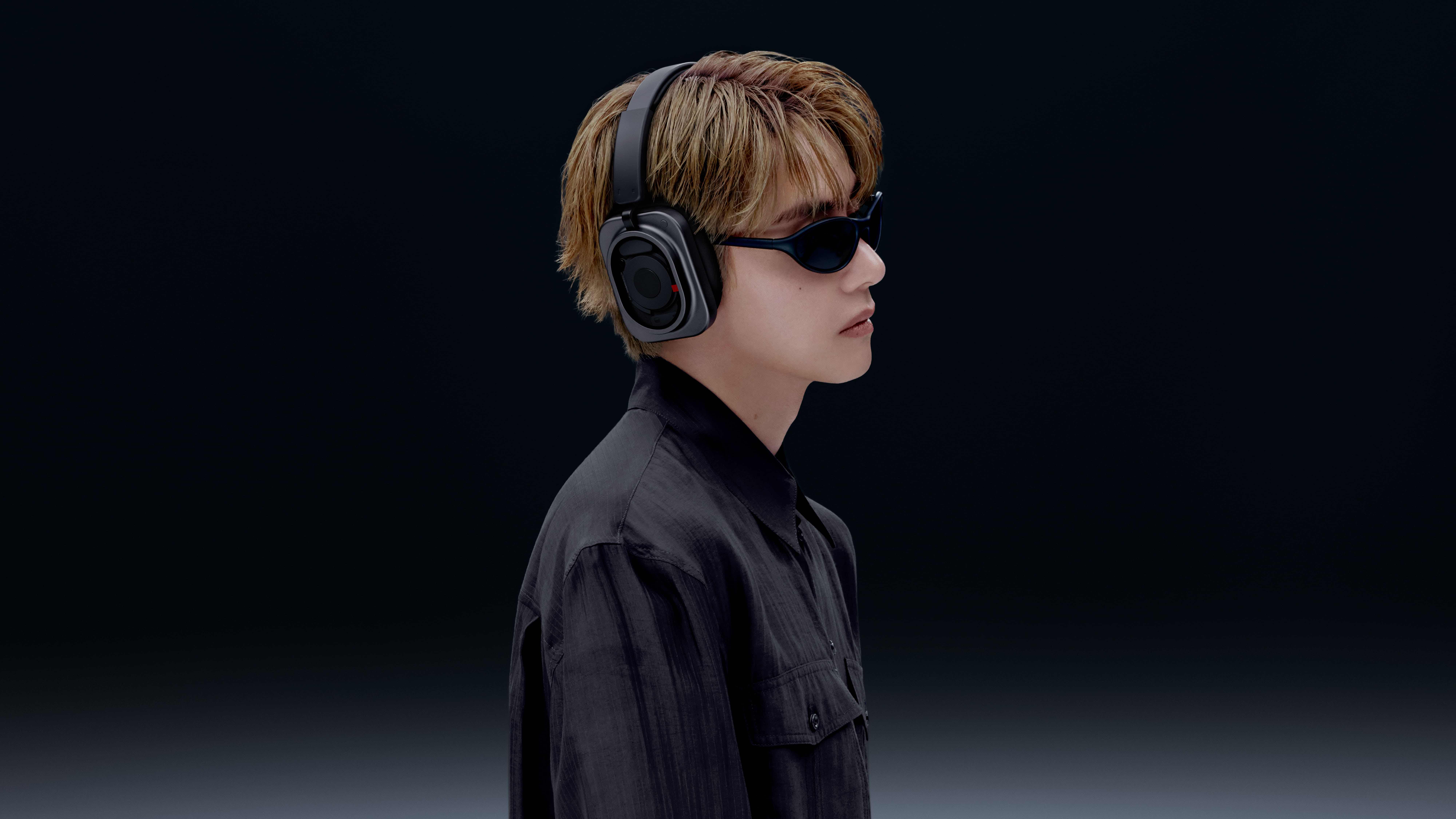 Headphone (1) Pro meluncur, Nothing gandeng V BTS