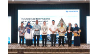 Hyundai donasikan 9 mobil pelatihan untuk SMK di Jawa Barat