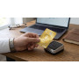 Honest serahkan Gold Trophy Card Rp100 juta