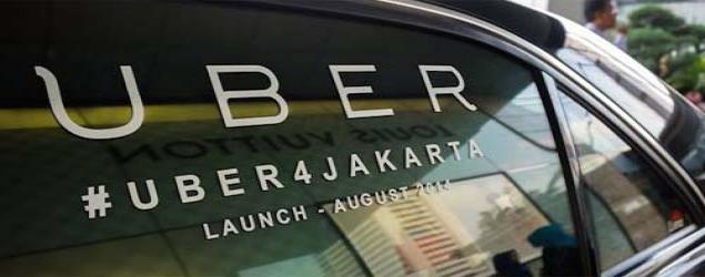 Armada taksi online wajib pasang stiker khusus