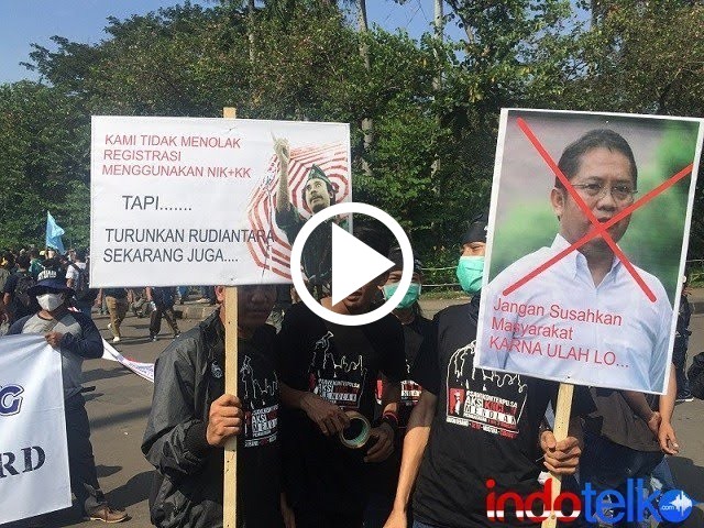 Kantor Kominfo dilempari Kartu Perdana Oleh KNCI