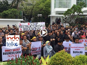 Suasana aksi karyawan Indosat tolak restrukturisasi irasional